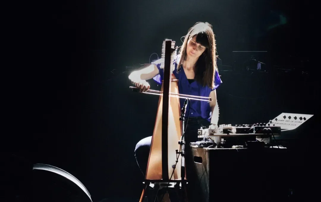 Margaret Hermant playing harp
