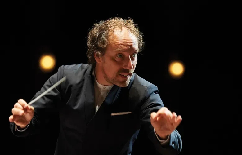 Otto Tausk conducting