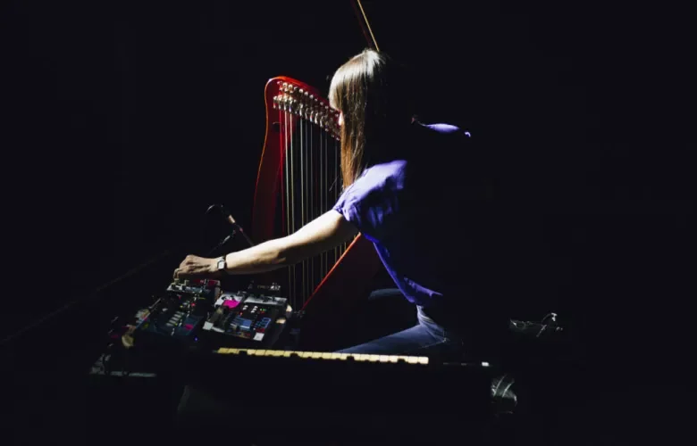 Margaret Hermant playing harp