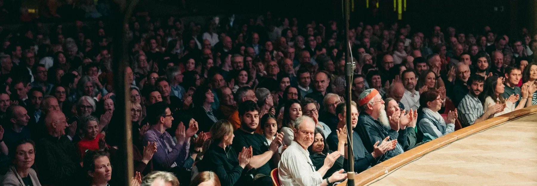 publiek applaudisseert in Bozar © Marin D.