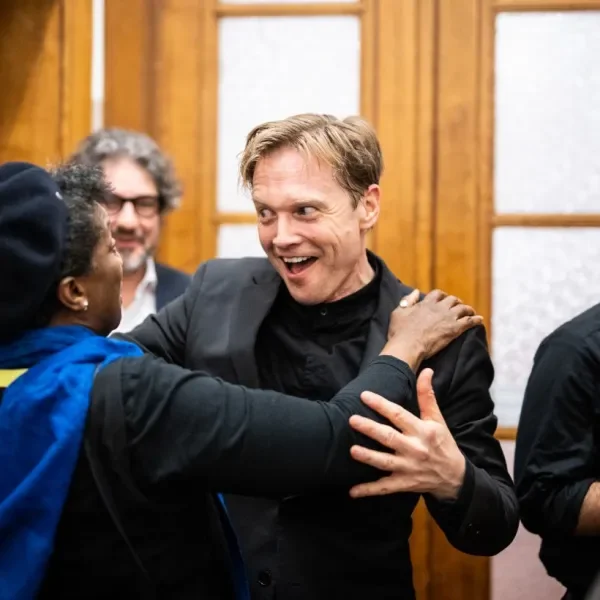 Claron McFadden hugging Bas Wiegers