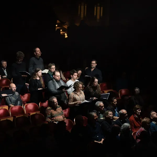 Vox Luminis singing from the audience