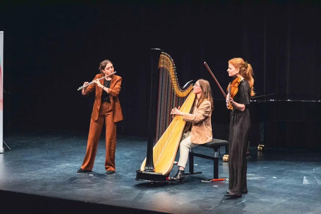 Supernova Aglica Trio